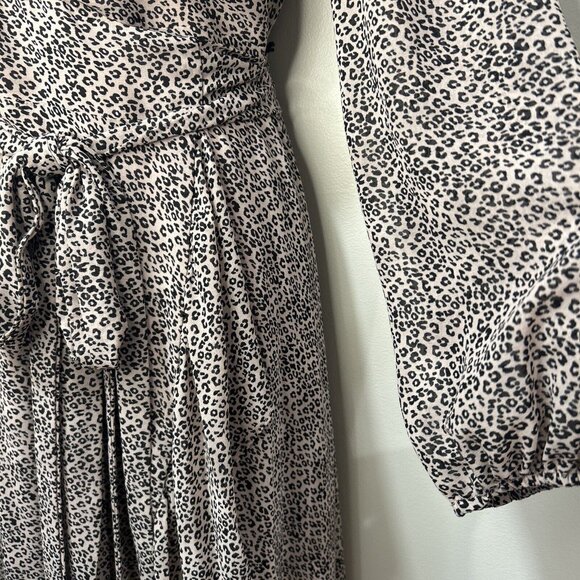 Wayf Women's Animal Print Long Sleeve V-Neck Belted Midi Wrap Dress Size XS - Picture 3 of 12